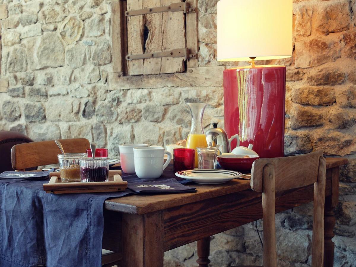 Le The Au Jardin Bed and Breakfast Saint-Julien-de-Civry Eksteriør billede